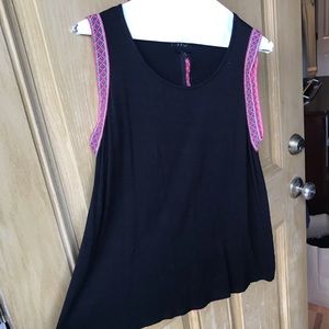 🔷Sale!🔷 Black and hot pink sleeveless shirt